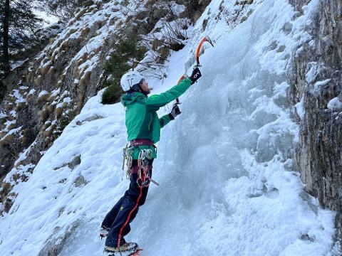 CORSO DI ARRAMPICATA SU GHIACCIO NELLE DOLOMITI ADAMELLO-BRENTA