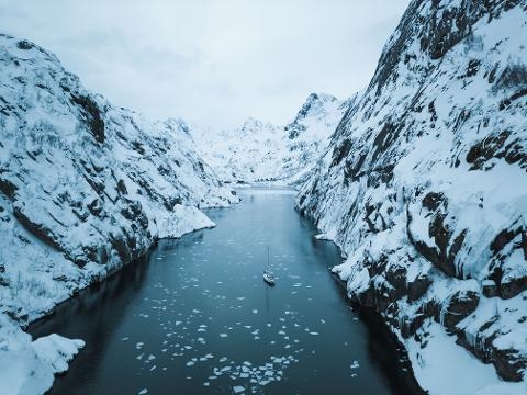 VIAGGIO DI SCIALPINISMO IN BARCA A VELA ALLE LOFOTEN, IN NORVEGIA