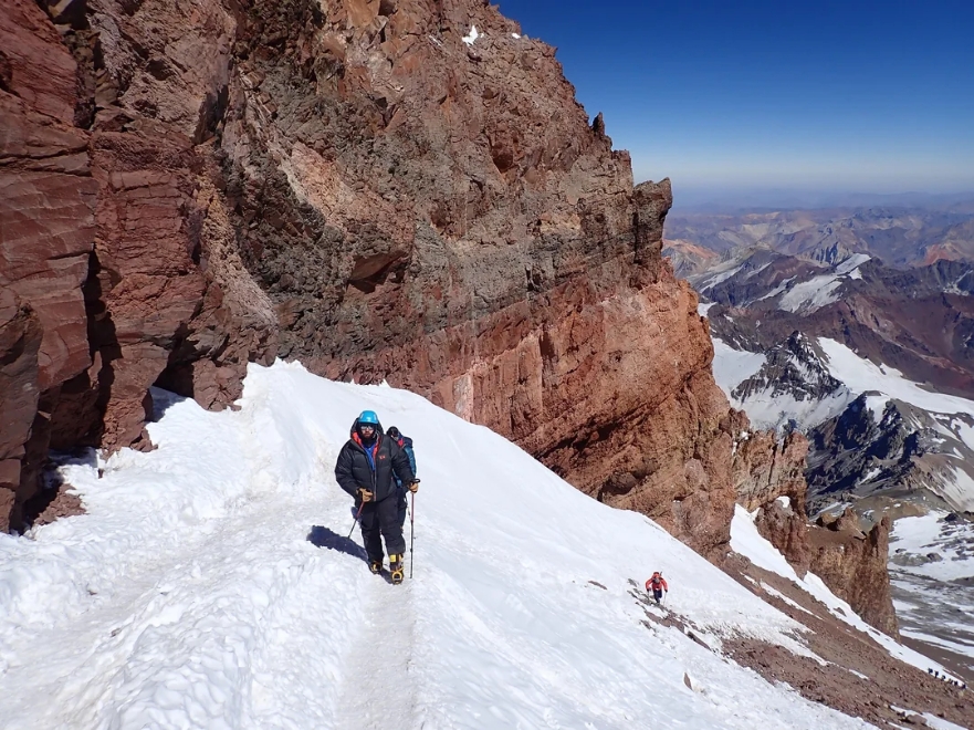 VETTA DELL'ACONCAGUA: ESCURSIONE SULLA VETTA PIÙ ALTA DEL CONTINENTE AMERICANO
