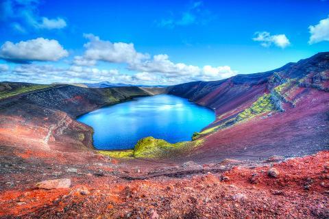 HIKING ICELAND’S LAUGAVEGUR TRAIL
